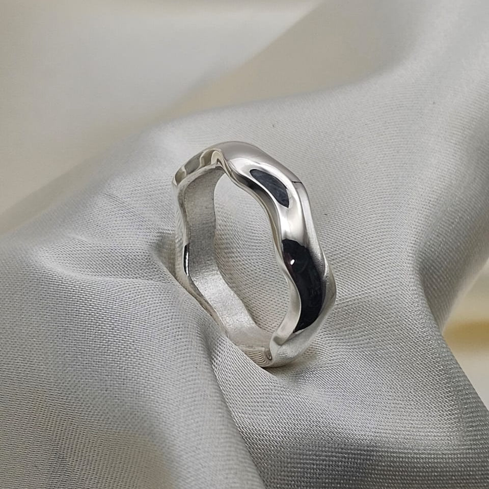 Sculpted Wave Band Ring image 4