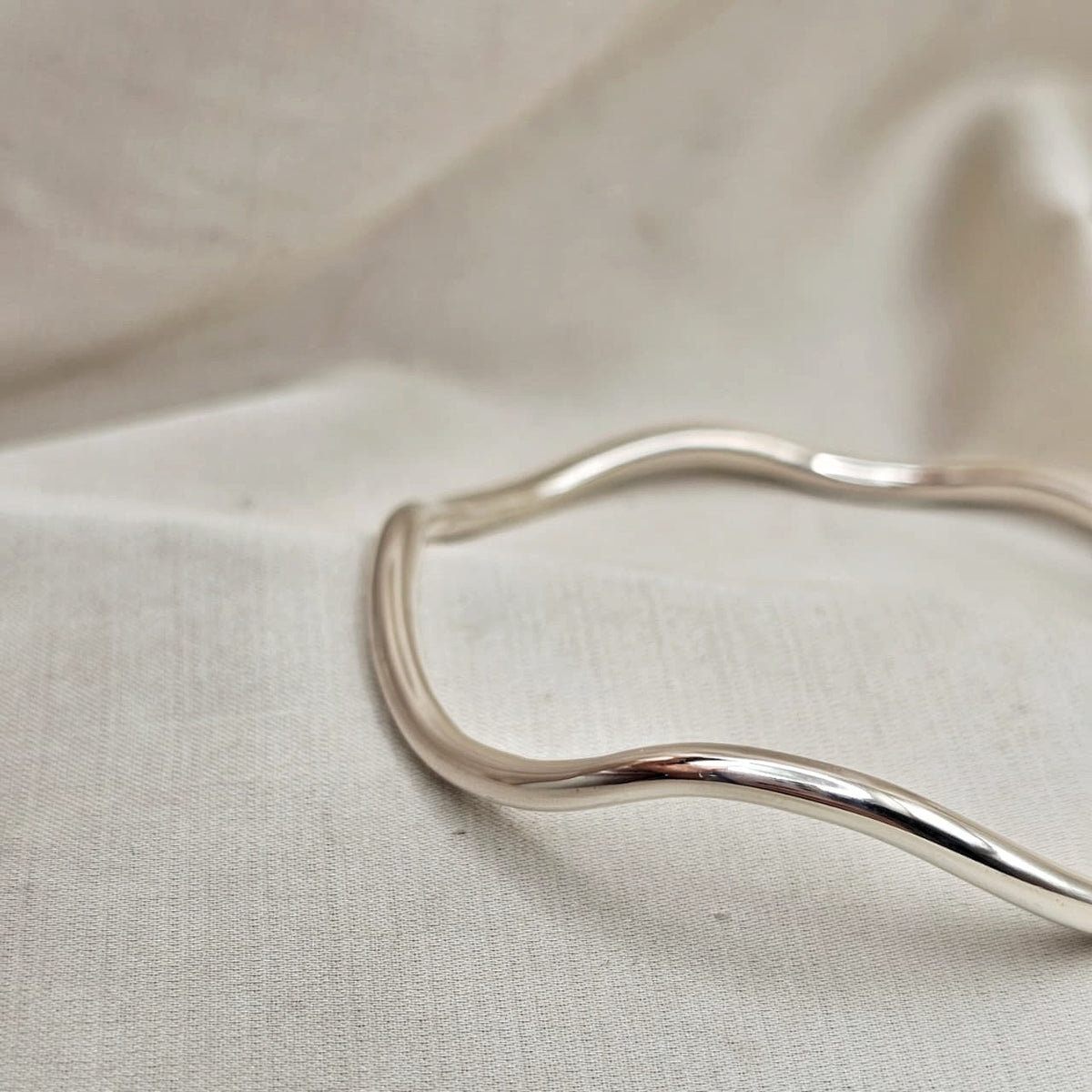 Wavy Bangle
