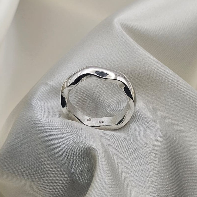 Sculpted Wave Band Ring image 5