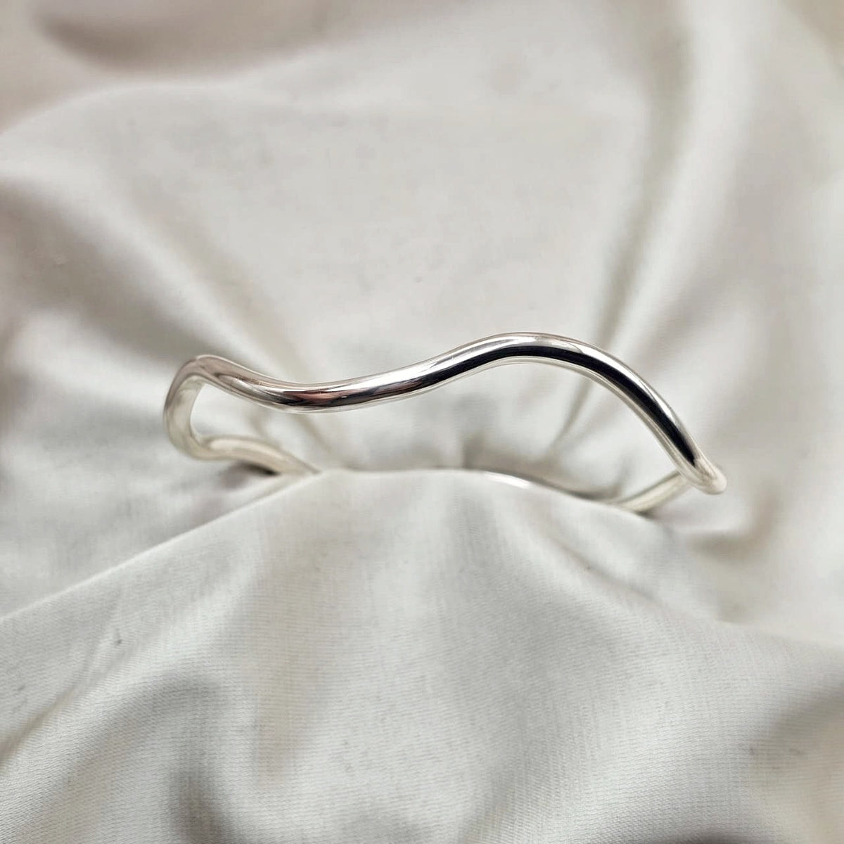 Wavy Bangle