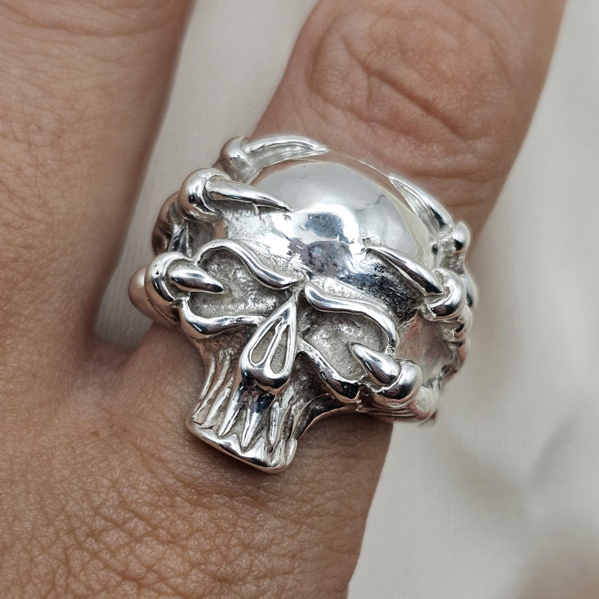 Skull & Claws Ring image 1