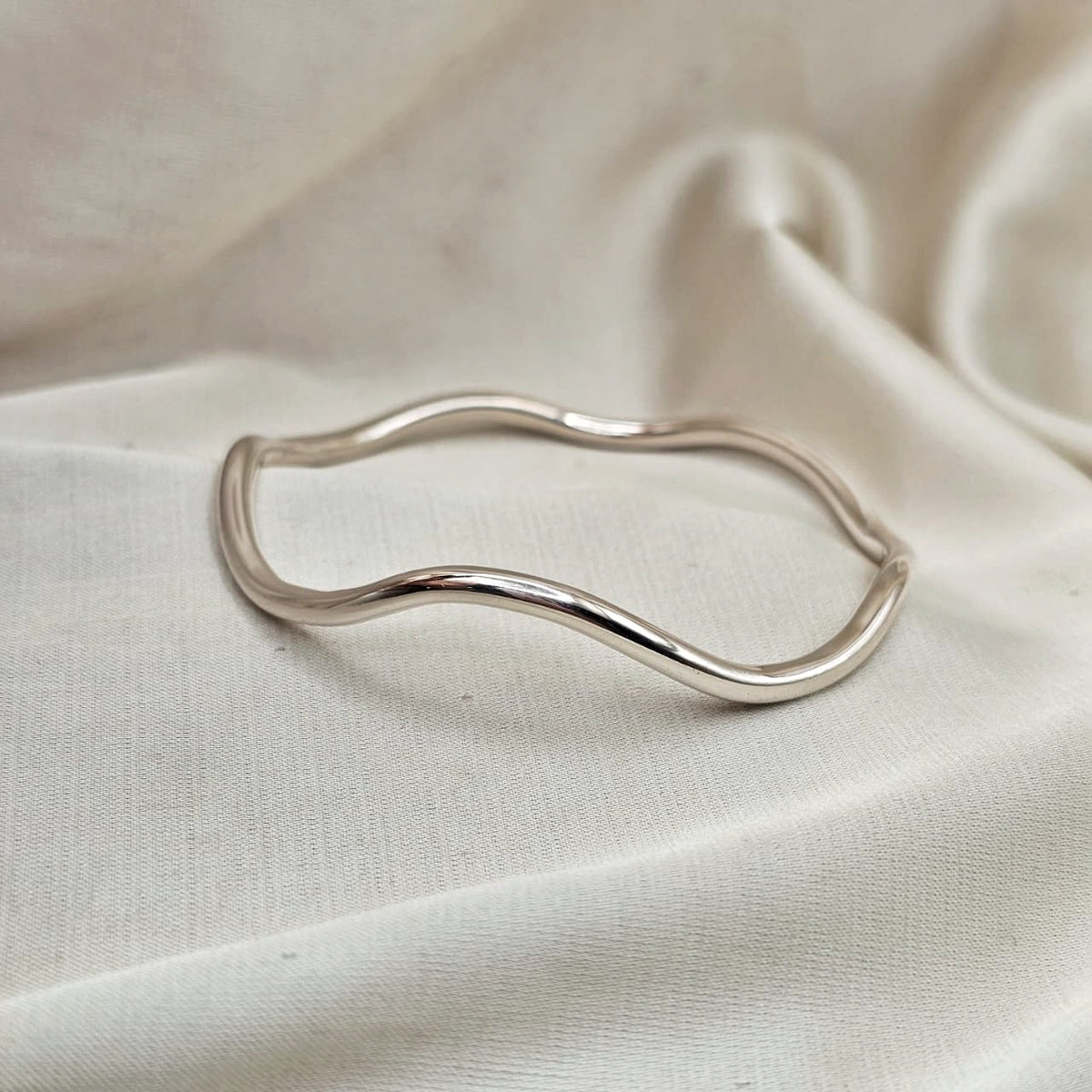 Wavy Bangle