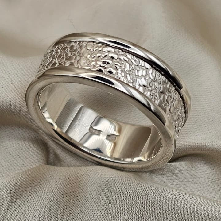 Textured Spinner Ring