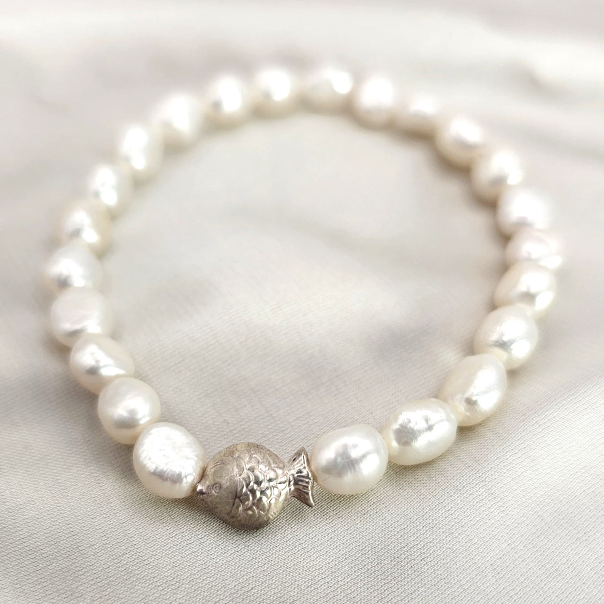 Freshwater Pearl Bracelet with Fish image 3