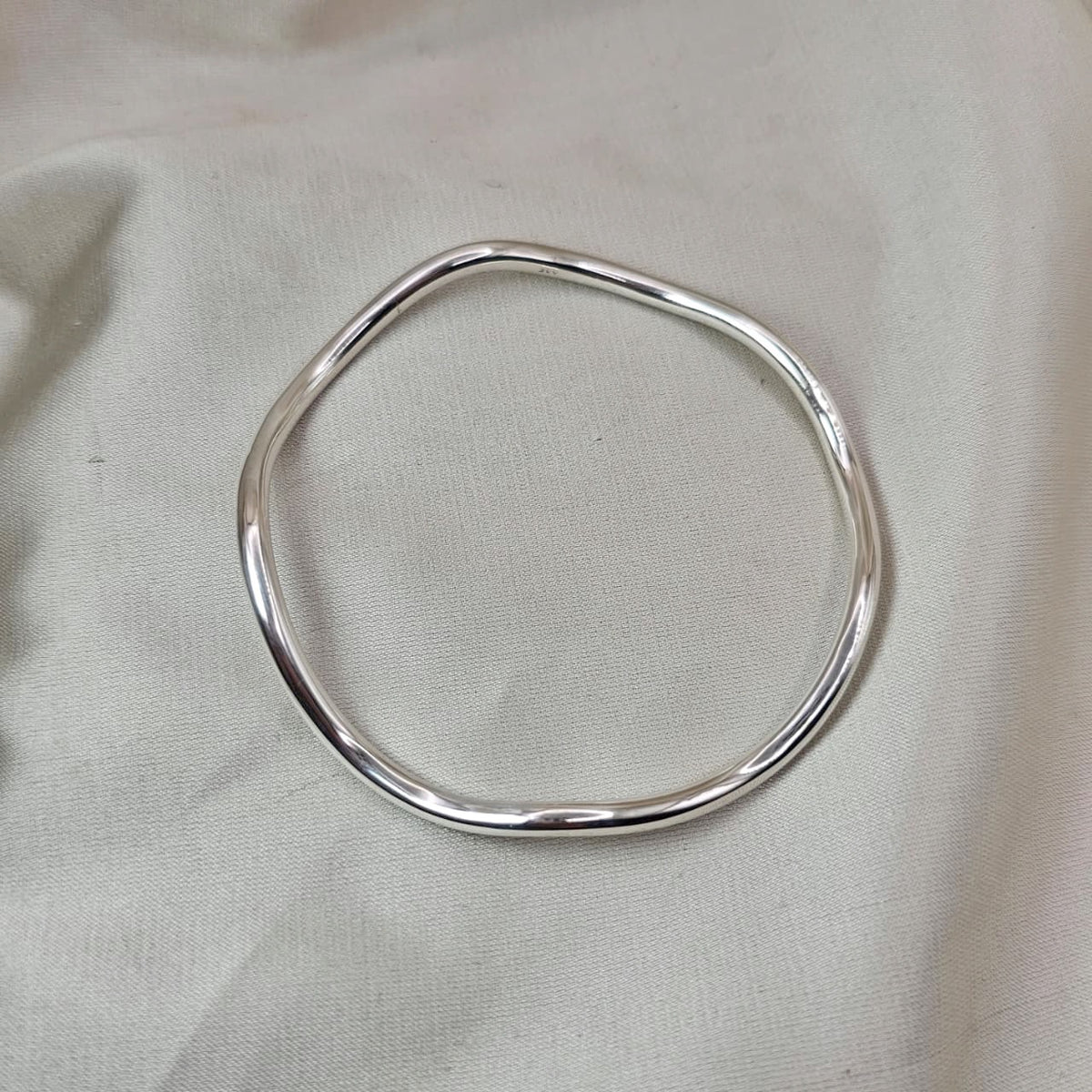 Wavy Bangle