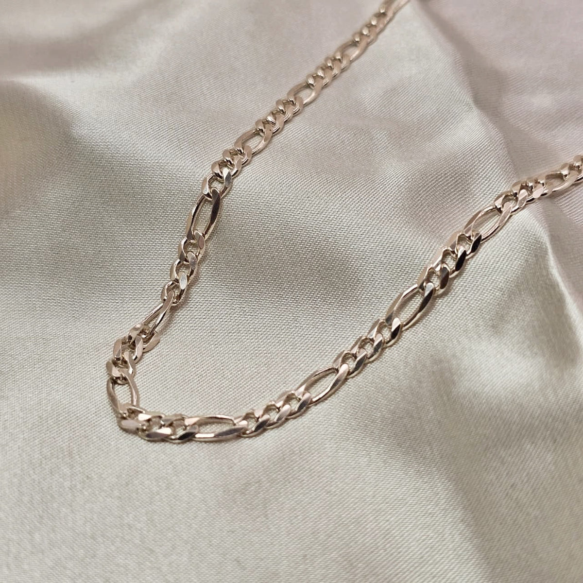 65cm Figaro Chain