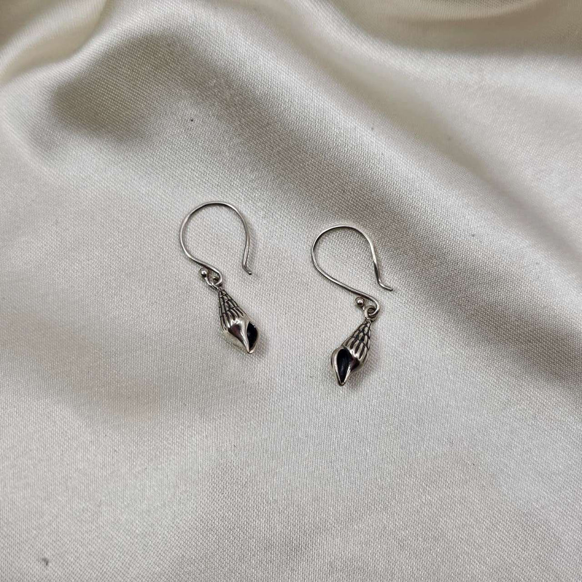Ribbed Shell Drop Earrings