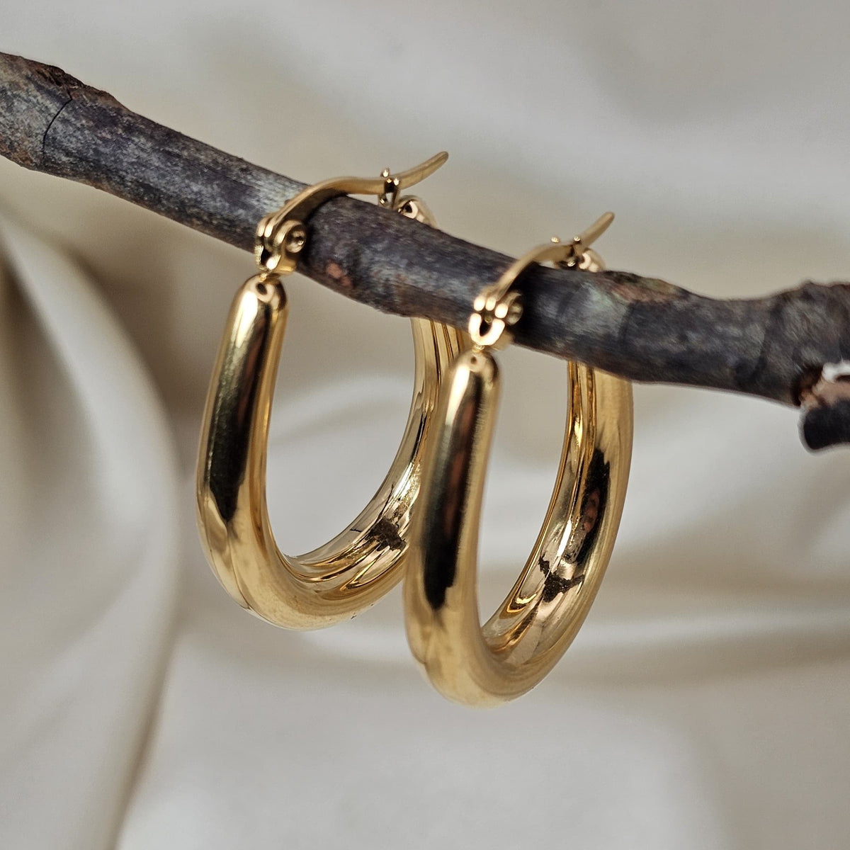 18k Gold Plated Stainless Steel Teardrop Hoop Earrings