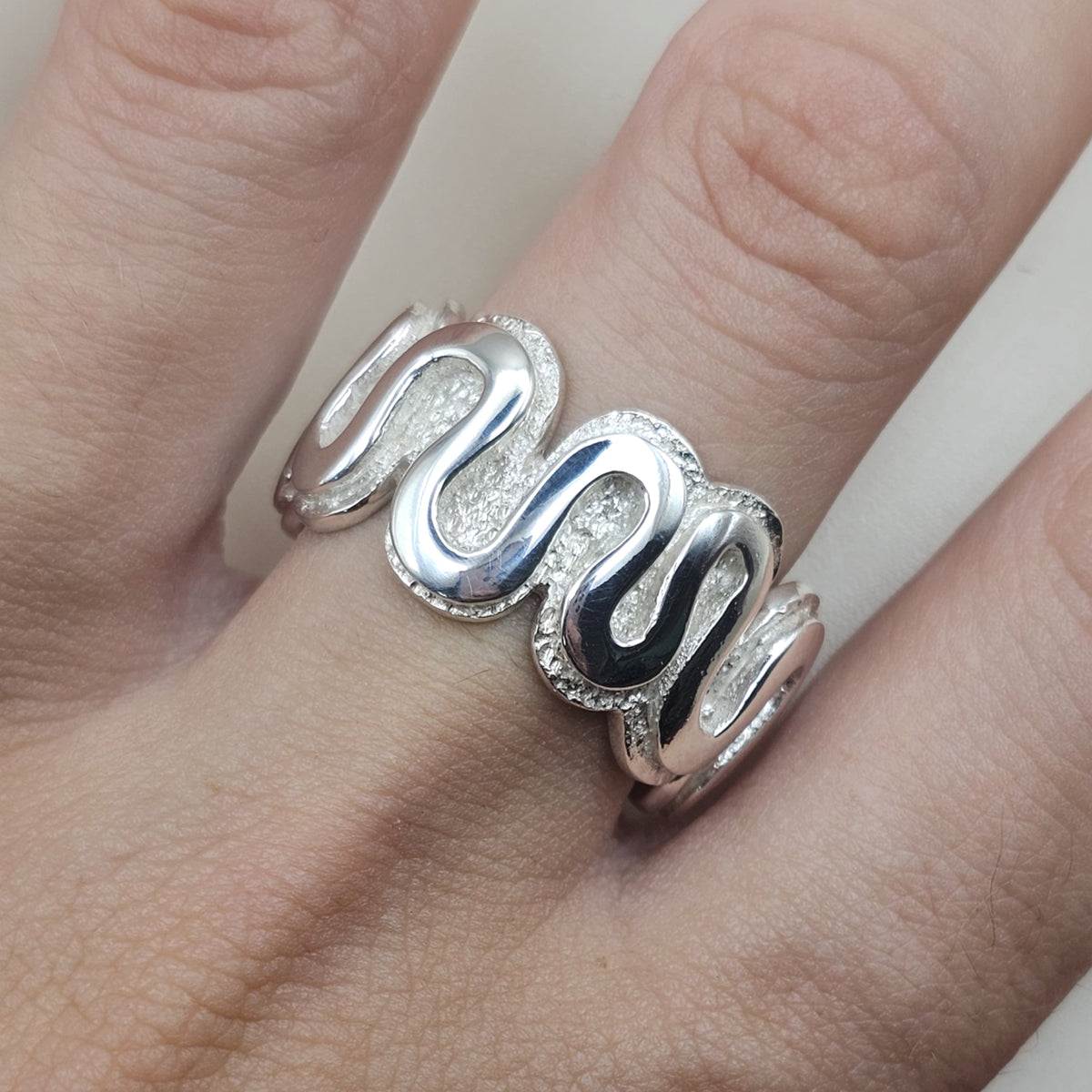Meander Chunky Statement Ring image 3