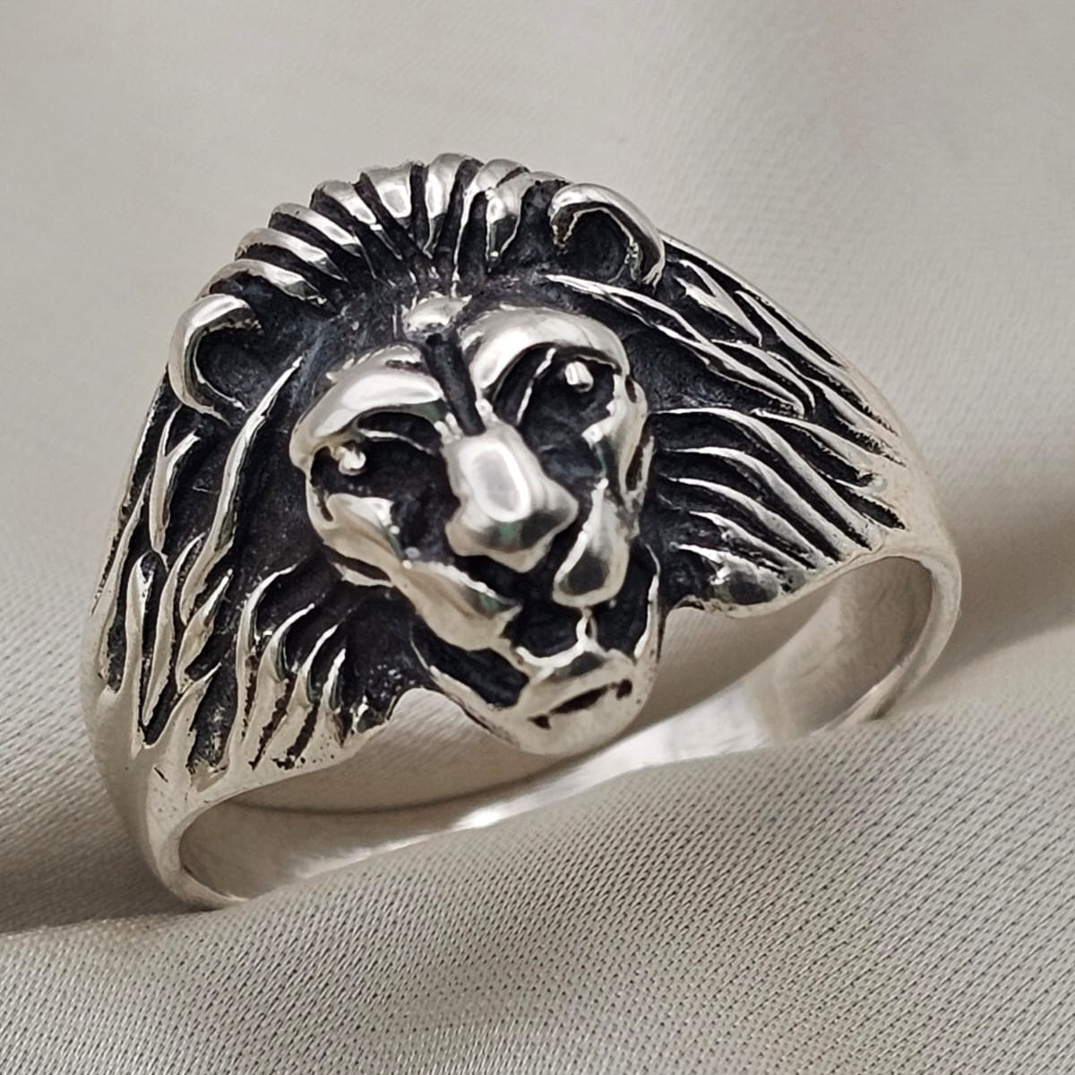 Lion's Head Ring image 2