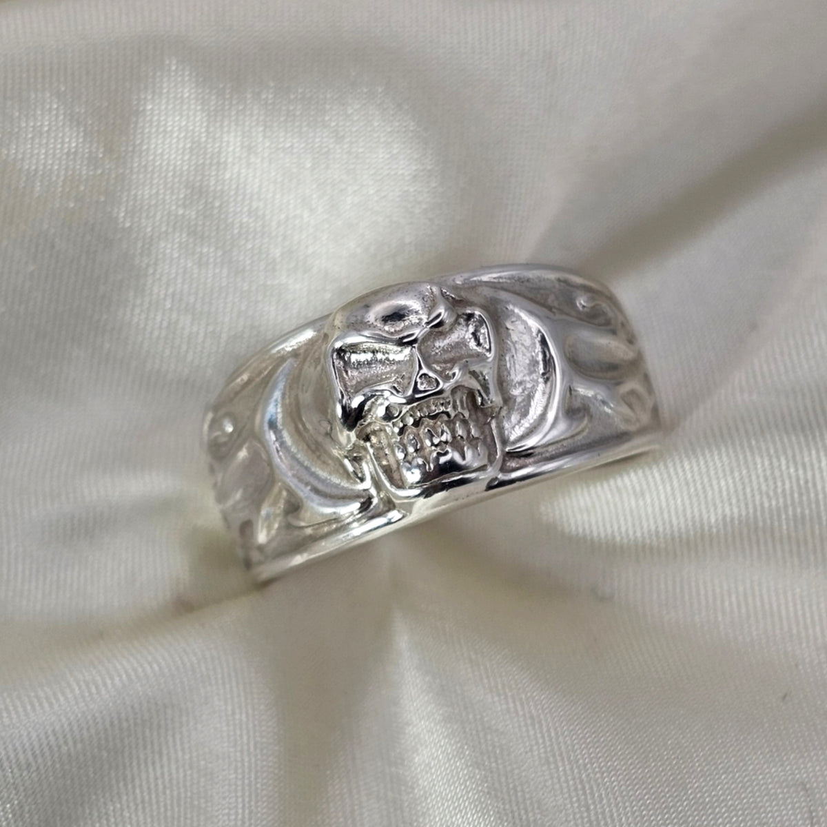 Fear Nothing Skull Ring image 0