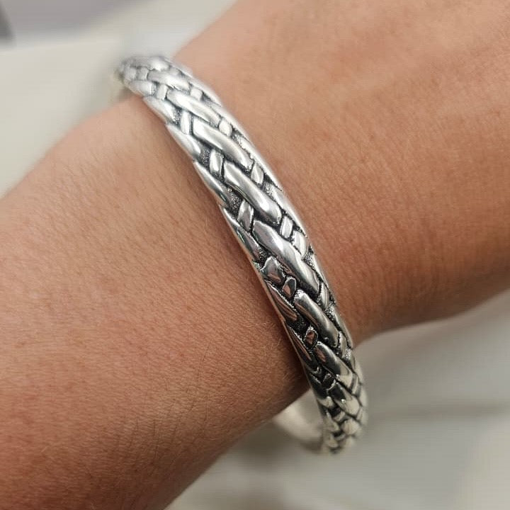 Hollow Braided Texture Bracelet