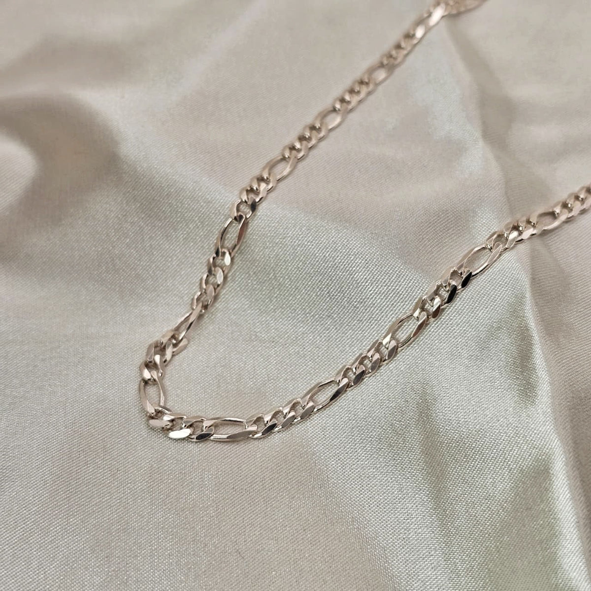 65cm Figaro Chain