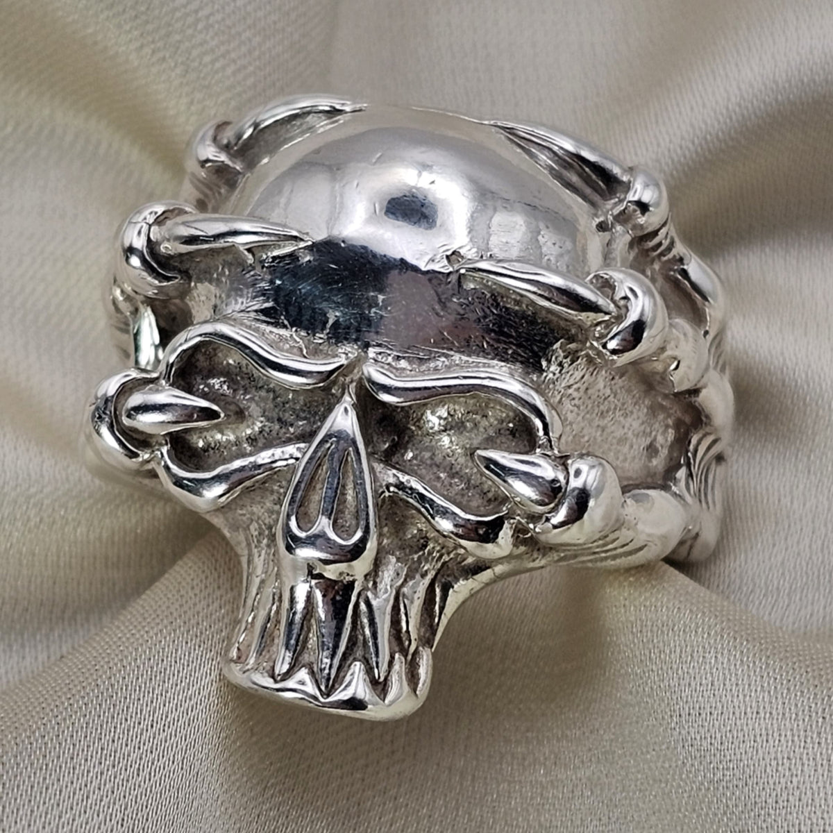 Skull & Claws Ring image 2