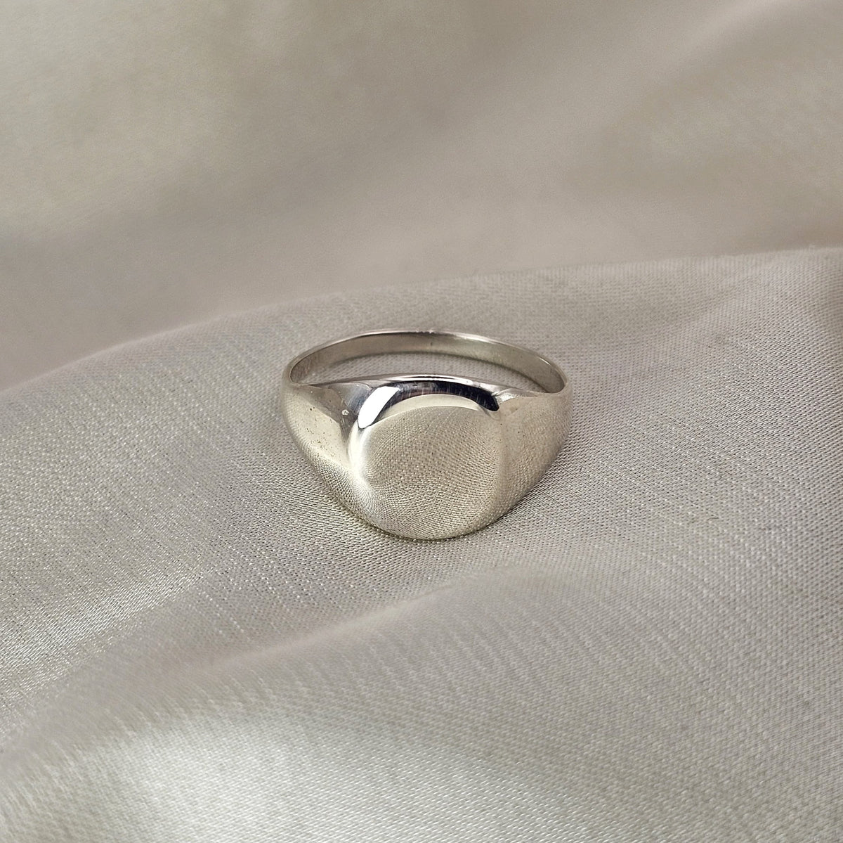 Medium Signet Ring