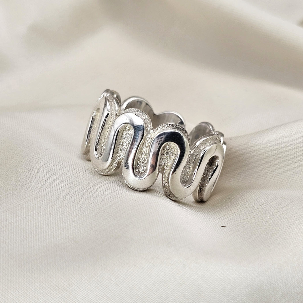 Meander Chunky Statement Ring image 0