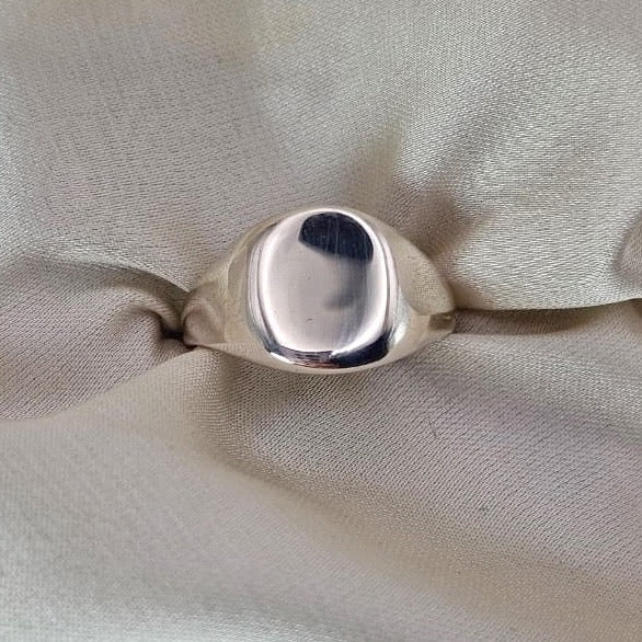 Medium Signet Ring