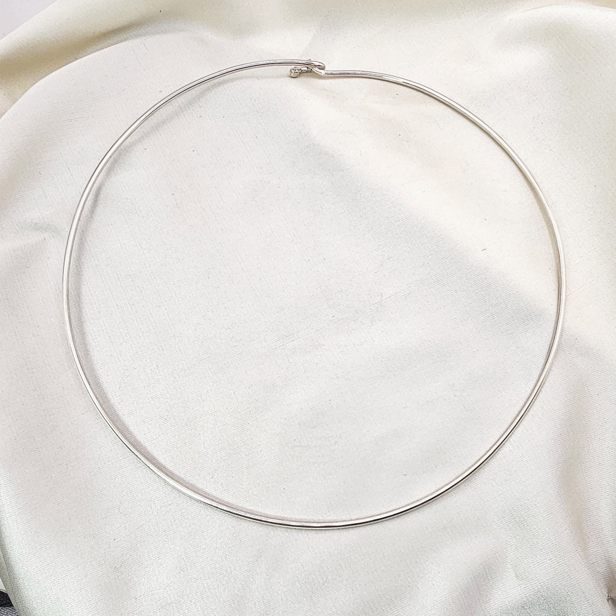 Wire Choker Necklace
