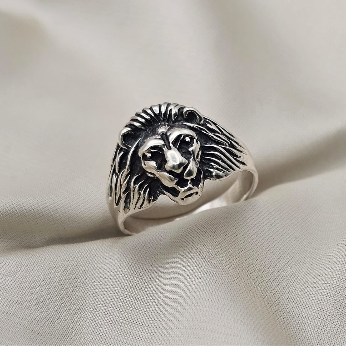 Lion's Head Ring image 0