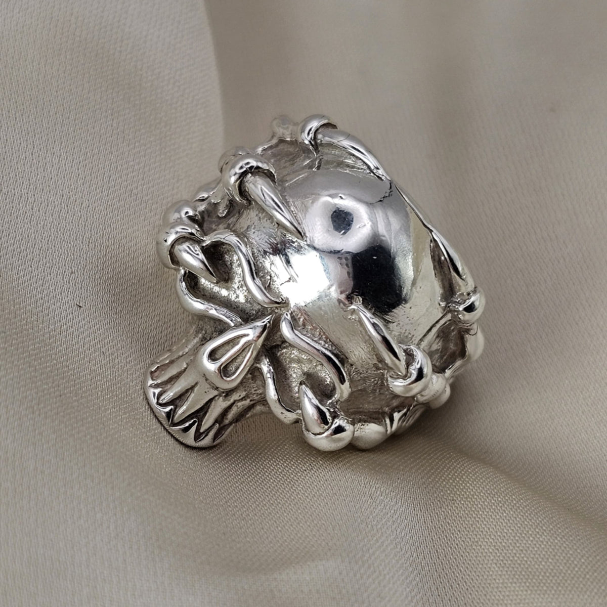 Skull & Claws Ring image 3