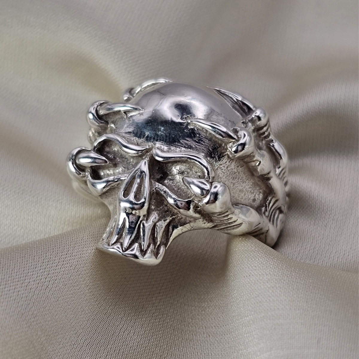 Skull & Claws Ring image 0