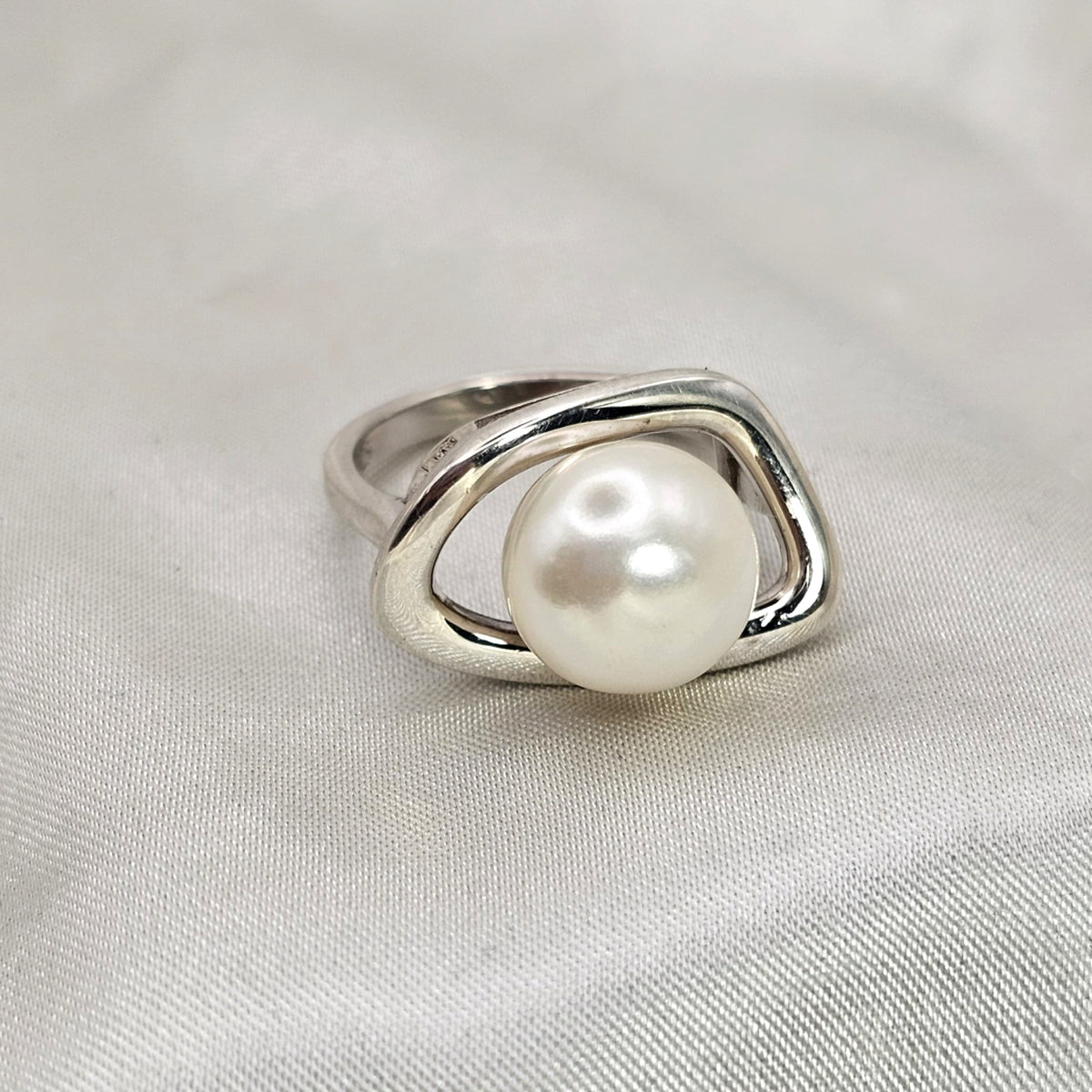 Freshwater Pearl Geometric Ring image 0