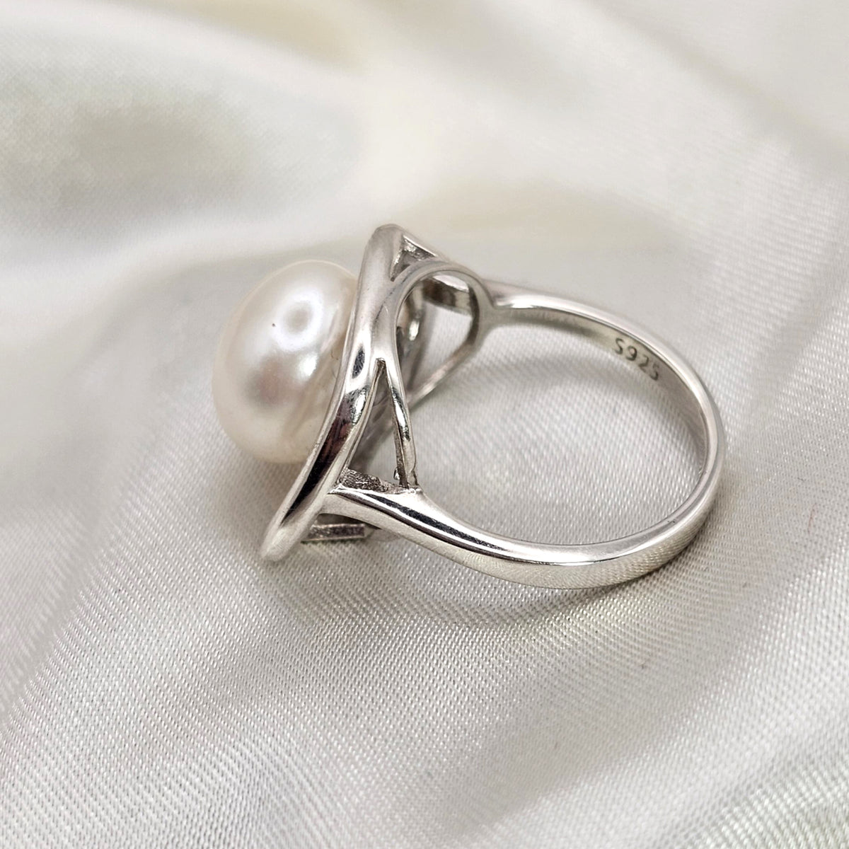 Freshwater Pearl Geometric Ring image 5