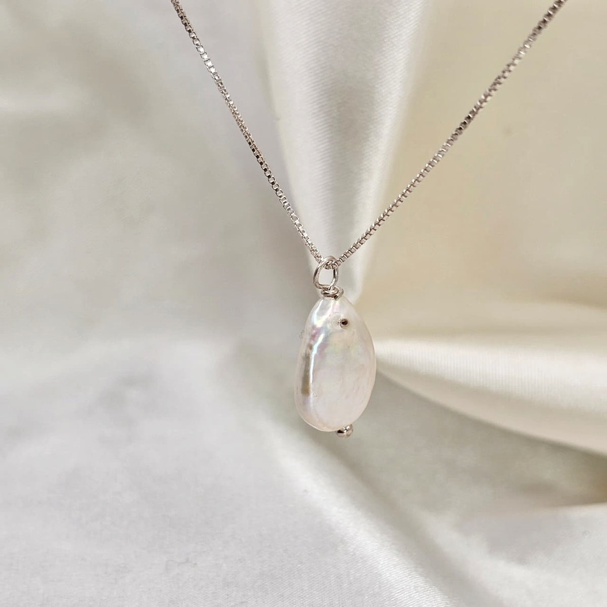Dainty Chain Necklace with Baroque Pearl