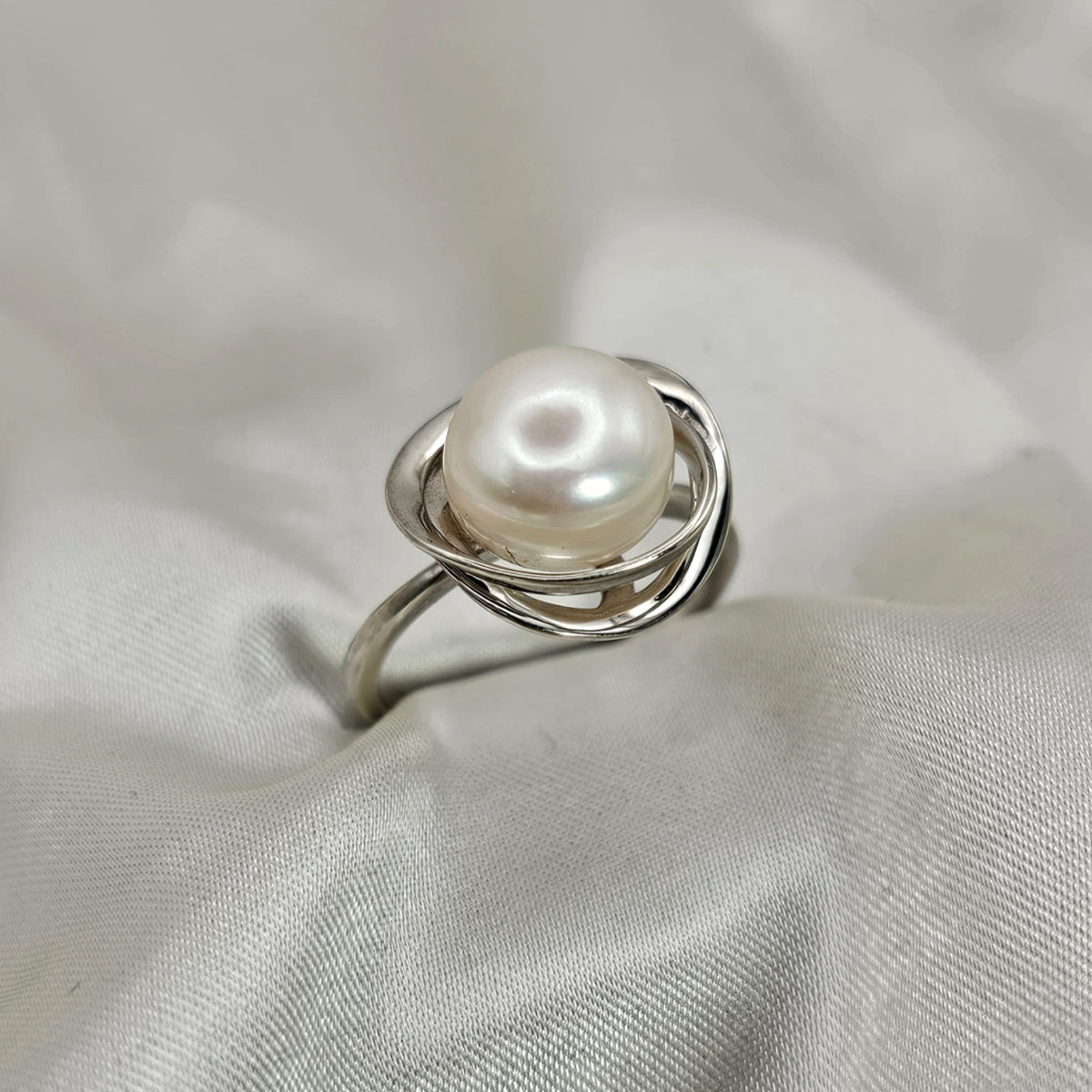 Freshwater Pearl Swirl Ring image 3