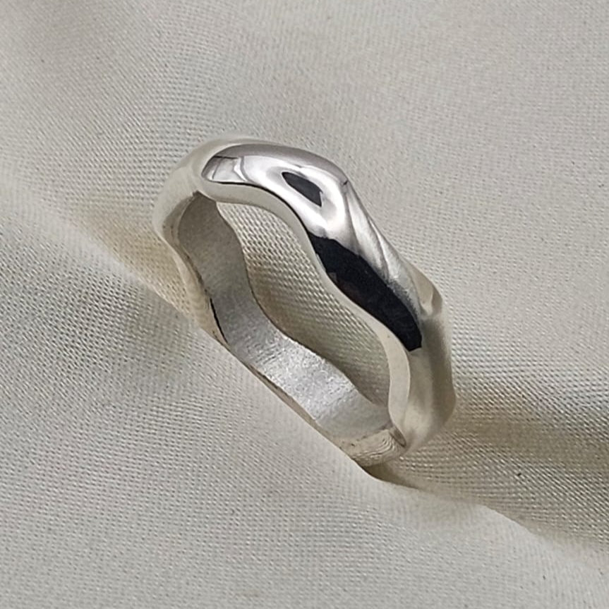Sculpted Wave Band Ring image 2
