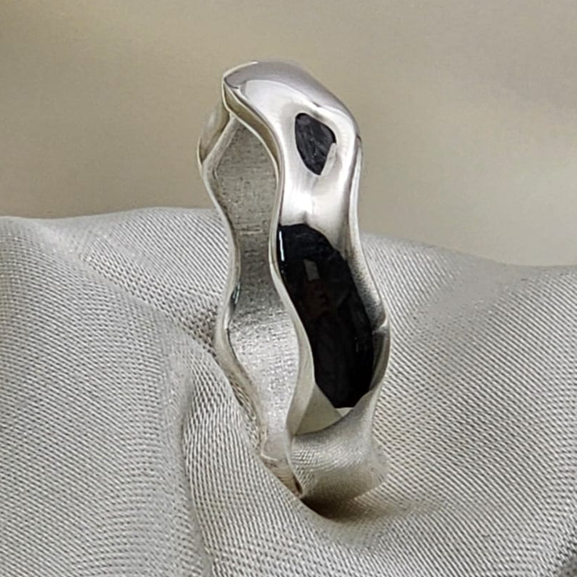 Sculpted Wave Band Ring image 3